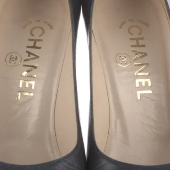 CHANEL BLACK LEATHER PUMPS SIZE-8.5 - Picture 4 of 8